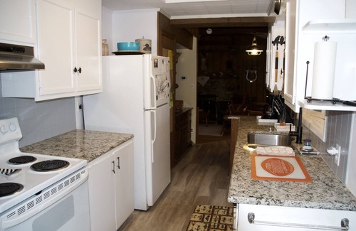 Andersonville Casa | 'Wood Duck Inn' Lakefront; Muelle privado; Enorme cubierta