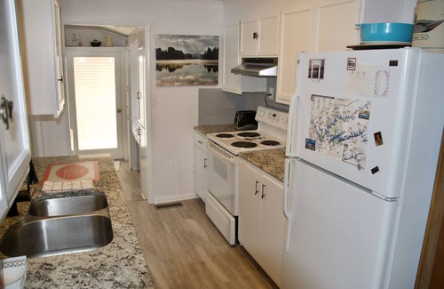 Andersonville Casa | 'Wood Duck Inn' Lakefront; Muelle privado; Enorme cubierta