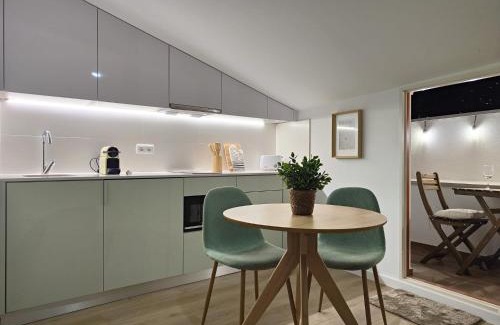 Coimbra City Centre Apartamento | Wood Essence Apartment - Cozy Balcony