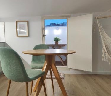 Coimbra City Centre Apartamento | Wood Essence Apartment - Cozy Balcony