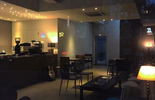 Suyeong-Gu Hotel | Wood House Hotel