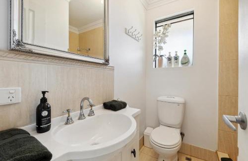 Maylands Casa | WOOD14 - River Suite