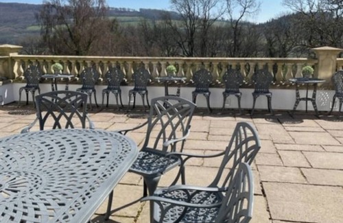 Llanhennock Casa | Woodbank House