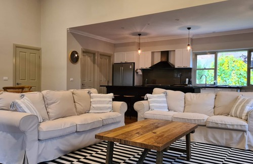 Marysville Casa | WOODBINE LODGE- Picture perfect and meticulously maintained