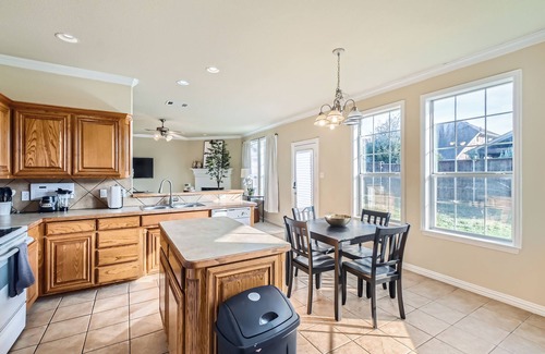 Fort Worth Casa | Woodchase Home- 4 Bedrooms