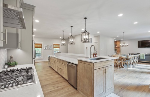 Leesburg Casa | Wooded Home + Cottage - newly remodeled w/WIFI, close to wineries!