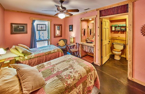 Van Zandt County Casa | 903-520-2069 Lodge, Cabaña en Woods Cerca de Edom, Ben Wheeler Artistas, Canton, I-20