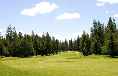 Truckee Casa | Wooded Luxury at Tahoe Donner