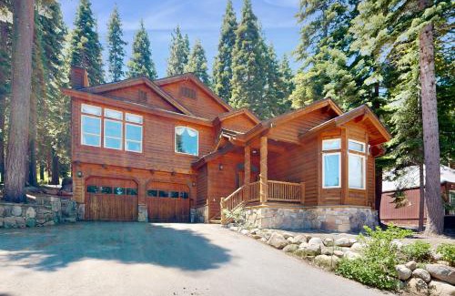 Truckee Casa | Wooded Luxury at Tahoe Donner