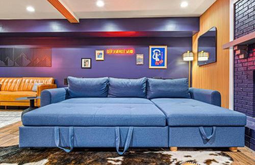 Alexander Casa | Wooded Oasis, HotTub, Sauna, GameRoom, 15min 2 AVL