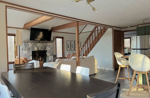 Gouldsboro Cabina | Wooded Retreat in Poconos Mountain Resort w/ Firepit and Kayaks!
