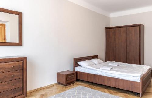 Lviv City Center Apartamento | Wooden Apartment