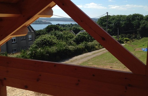 Roscanvel Chalet De Esquí | Chalet de madera con vistas al mar.