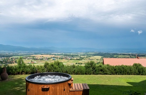 Lipowa Casa | Encantadora casa de vacaciones en Lipowa con piscina privada