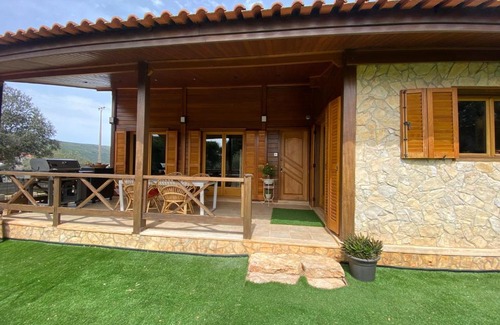 Alcanena Casa | Wooden Twin Room