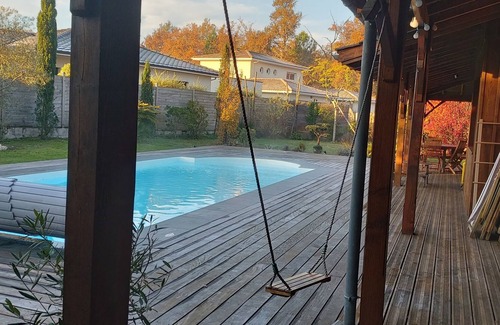 Leognan Casa | Wooden villa with swimming pool