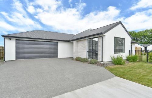 Woodend Casa | Woodend Getaway Haven - Christchurch Holiday Homes