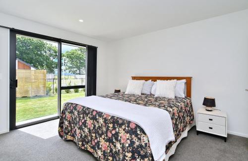 Woodend Casa | Woodend Getaway Haven - Christchurch Holiday Homes