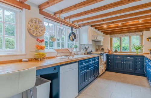 Kineton Cabaña | Woodfields, Kineton, Stratford-on-Avon - sleeps 8 guests in 4 bedrooms