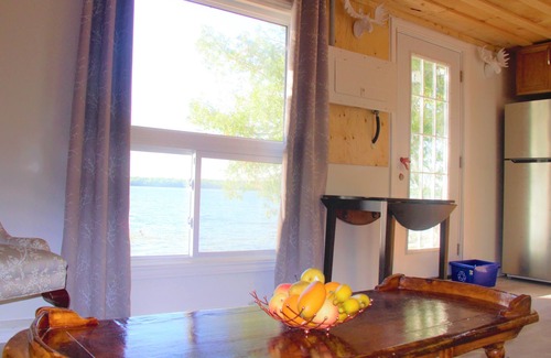 South Bruce Peninsula Cabina | Woodfire Lake Cabin, Sky Lake Retreat. Sleep 2 People