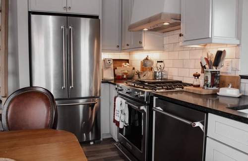 Cheshire Cabina | Woodhaven Cabin - FREE BILTMORE PASSES