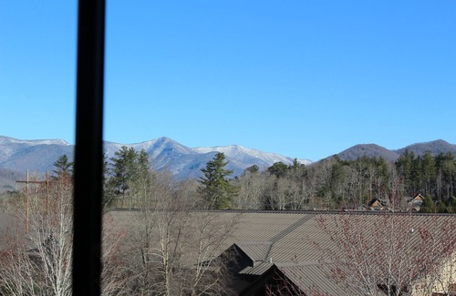 Cheshire Cabina | Woodhaven Cabin - FREE BILTMORE PASSES