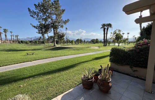 Palm Desert Condominio | Woodhaven Incredible Views on the Golf Course