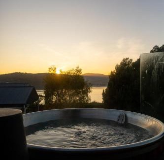 Lymington Casa | Woodland Bay Retreat-Hot tub,Sauna and Bayview Retreat