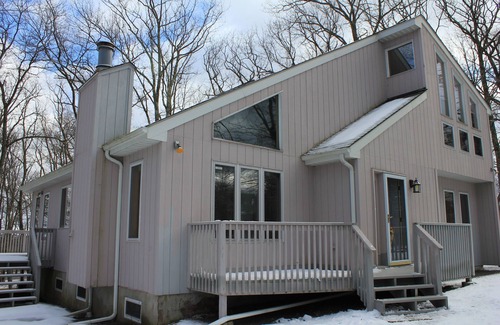 Hawley Casa | Woodland Blue Chalet Retreat