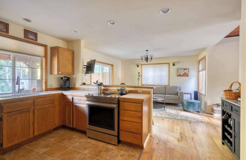 Zigzag Casa | Woodland Cabin Hot Tub Dogs Welcome