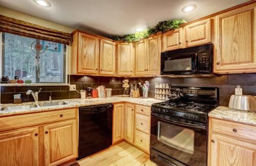Tahoe Paradise Casa | Woodland Escape - Cute Little Cabin in the Woods