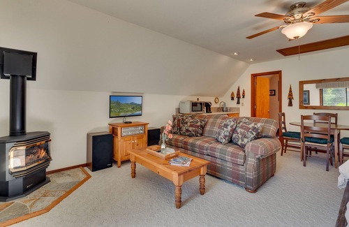 Tahoe Woods Apartamento | Woodland Hideaway: 0 BR, 1 BA Apartment in Tahoe City, Sleeps 4