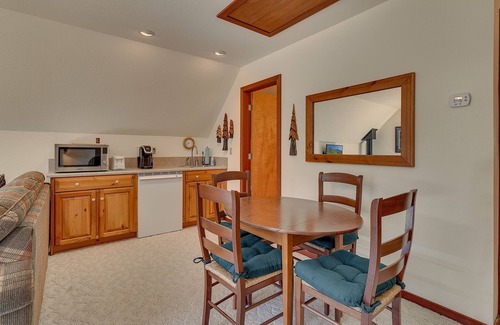 Tahoe Woods Apartamento | Woodland Hideaway: 0 BR, 1 BA Apartment in Tahoe City, Sleeps 4