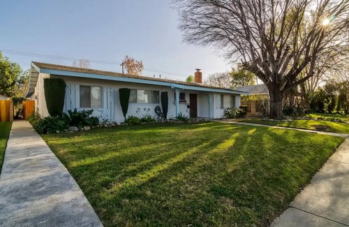 West Hills Apartamento | Woodland Hill/Warner Ctr. Retreat I Quiet area with no apartments close by.