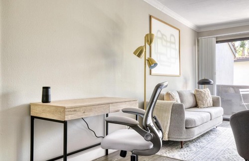 Warner Center Apartamento | Woodland Hills 1BR w Pool Gym nr Warner Center LAX-697