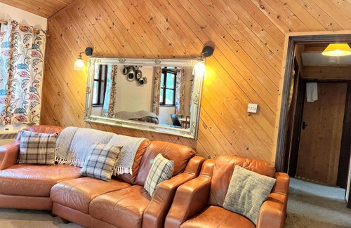 Llanybri Cabina | Woodland Lodge’s St Clears