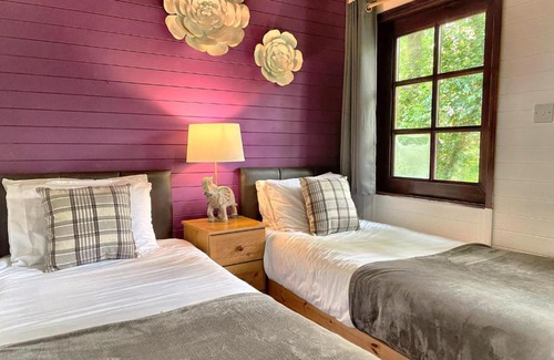 Llanybri Cabina | Woodland Lodge’s St Clears