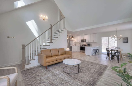 Kingston Springs Casa | Woodland Retreat - Modern Comfort Near Nashville