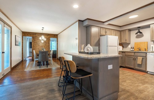 Alexander Casa | Woodland Retreat - 15 min to DT Asheville