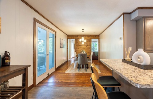 Alexander Casa | Woodland Retreat - 15 min to DT Asheville