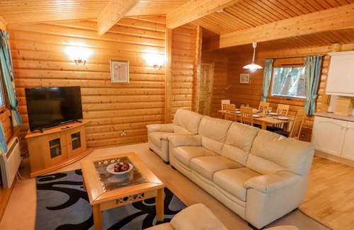 Kenwick Cabina | WOODLAND RETREAT, family friendly, with a garden in Louth