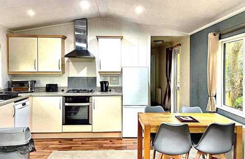 Llanybri Casa | Woodland View -Hot Tub-Tenby-Carmarthen-St despeja