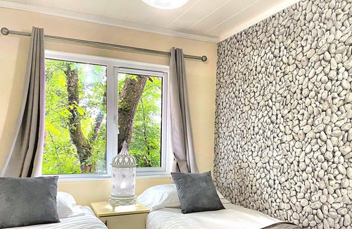 Llanybri Casa | Woodland View -Hot Tub-Tenby-Carmarthen-St despeja