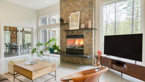 Housatonic Casa | Woodland Zen by AvantStay Modern Design Patio