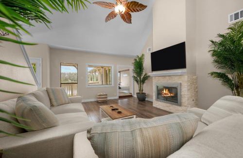 College Park Casa | Woodlands Area Lake View Retreat