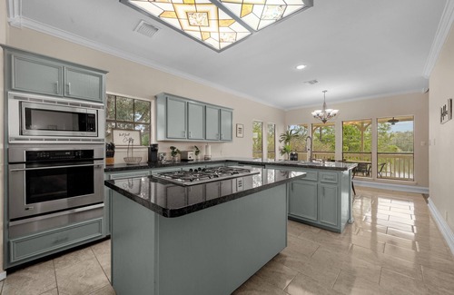 Conroe Casa | Woodlands Area Lakeview Retreat