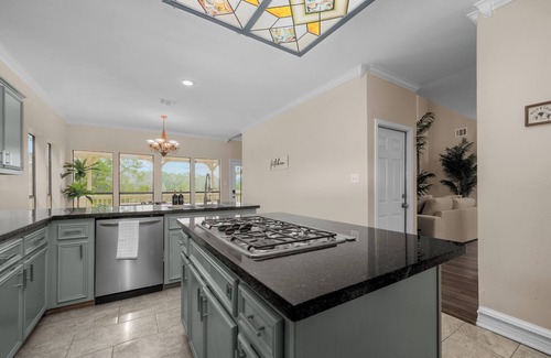 Conroe Casa | Woodlands Area Lakeview Retreat