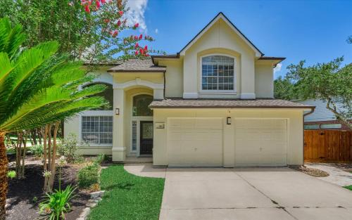 The Woodlands Casa | Woodlands Contemporary 4BR3Bath with heated Pool and Spa