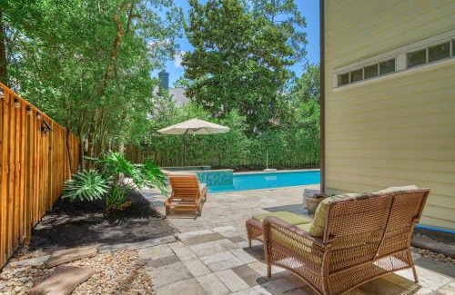 The Woodlands Casa | Woodlands Contemporary 4BR3Bath with heated Pool and Spa