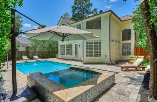 The Woodlands Casa | Woodlands Contemporary 4BR3Bath with heated Pool and Spa